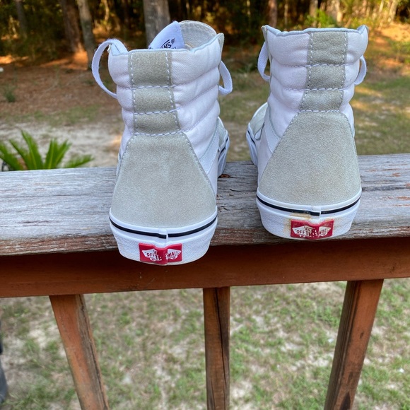 Van’s - Picture 2 of 6